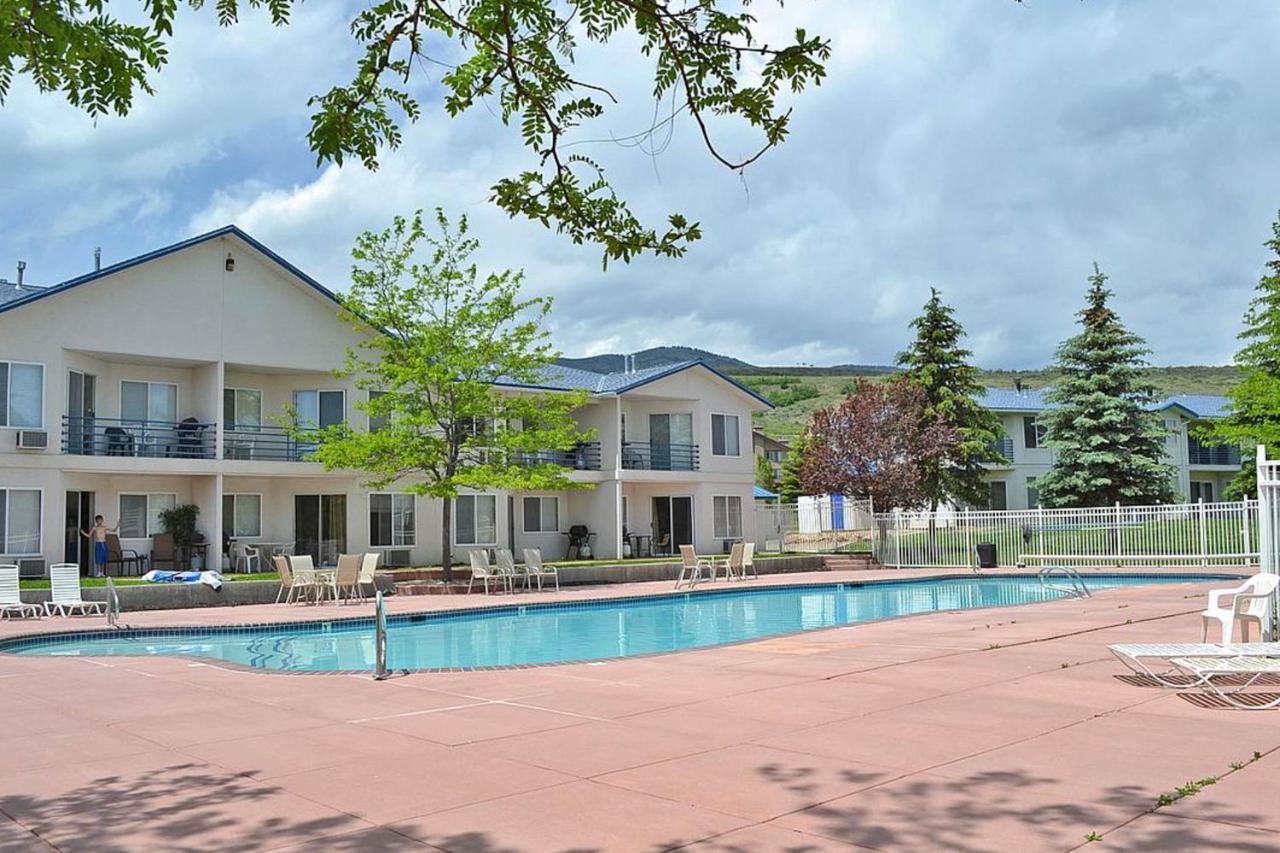 Tennis Court Condo 加登城 外观 照片